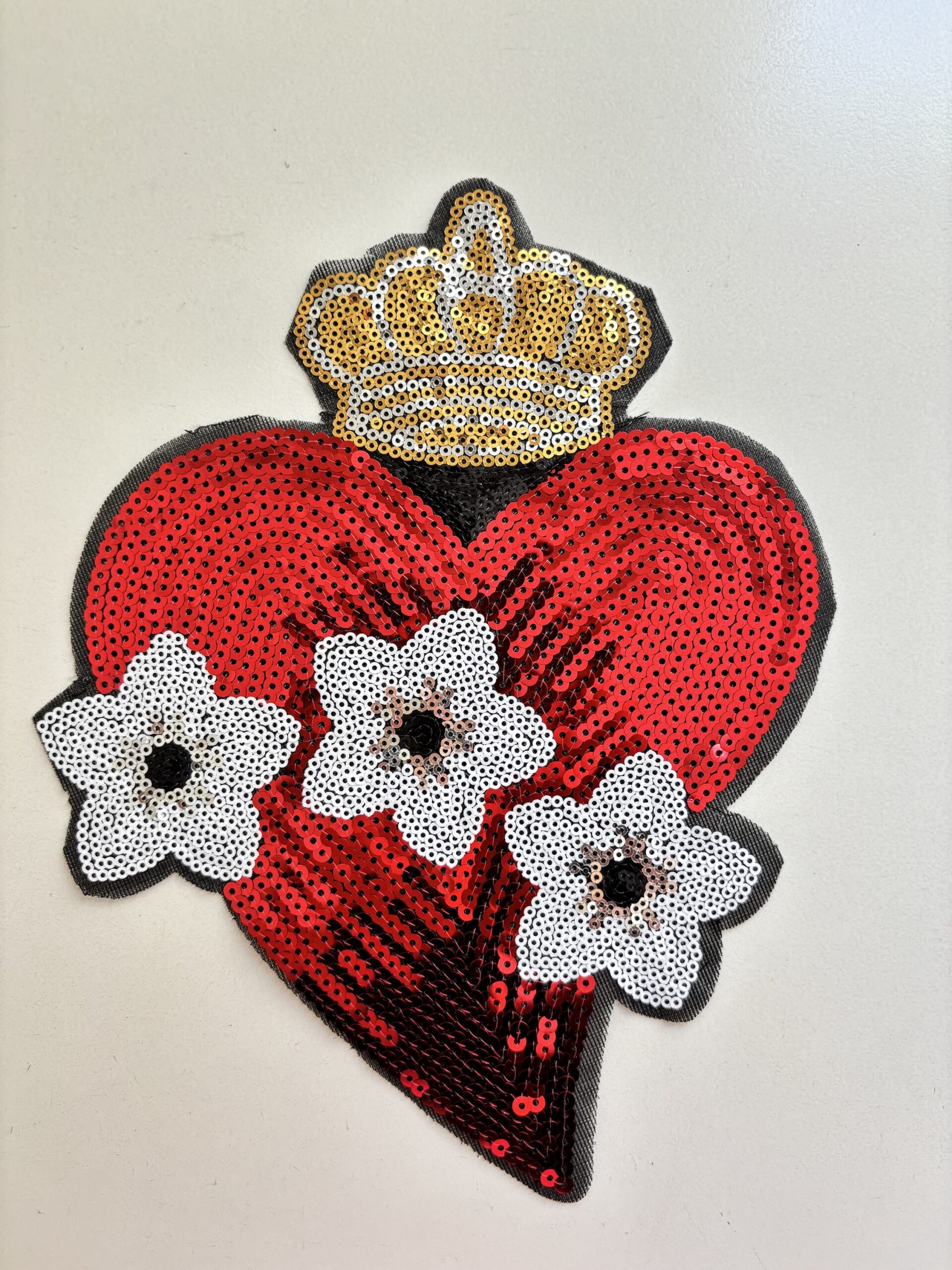 Corazón con flores y corona 👑