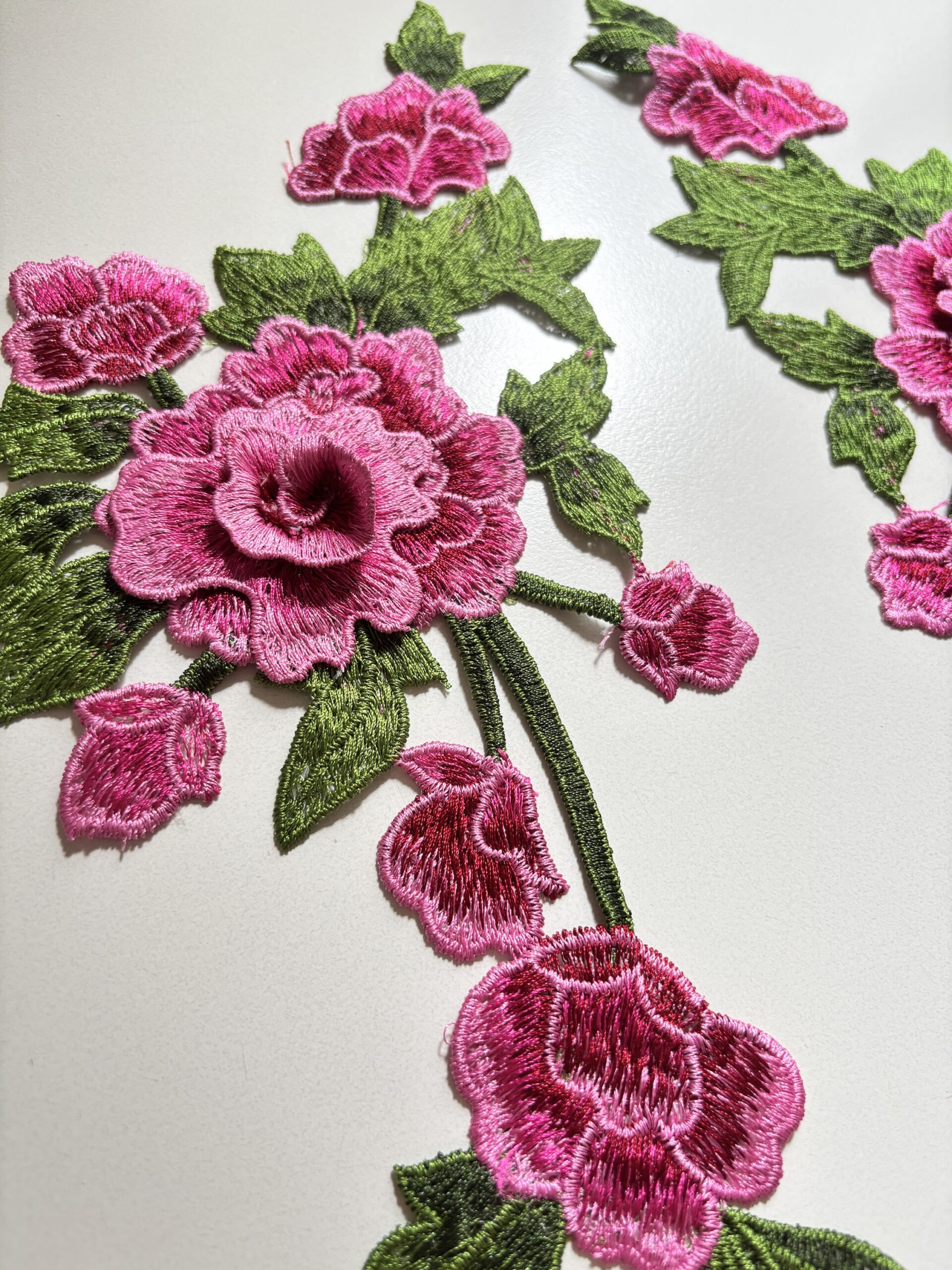 Flores rosas con 🍃 x 2 - Imagen 2