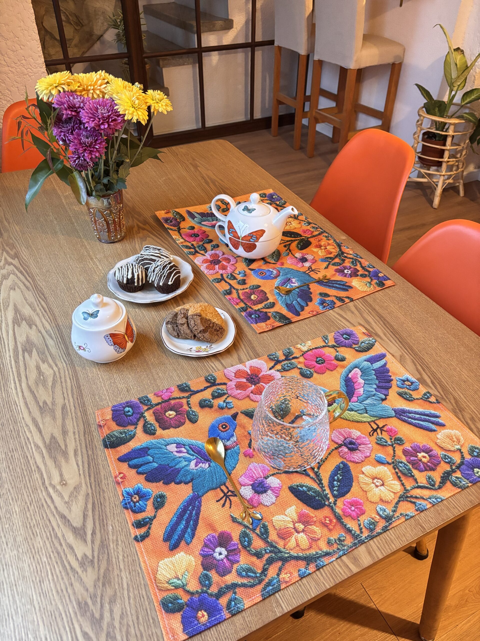 Pajaritos u flores con fondo mostaza - Imagen 2