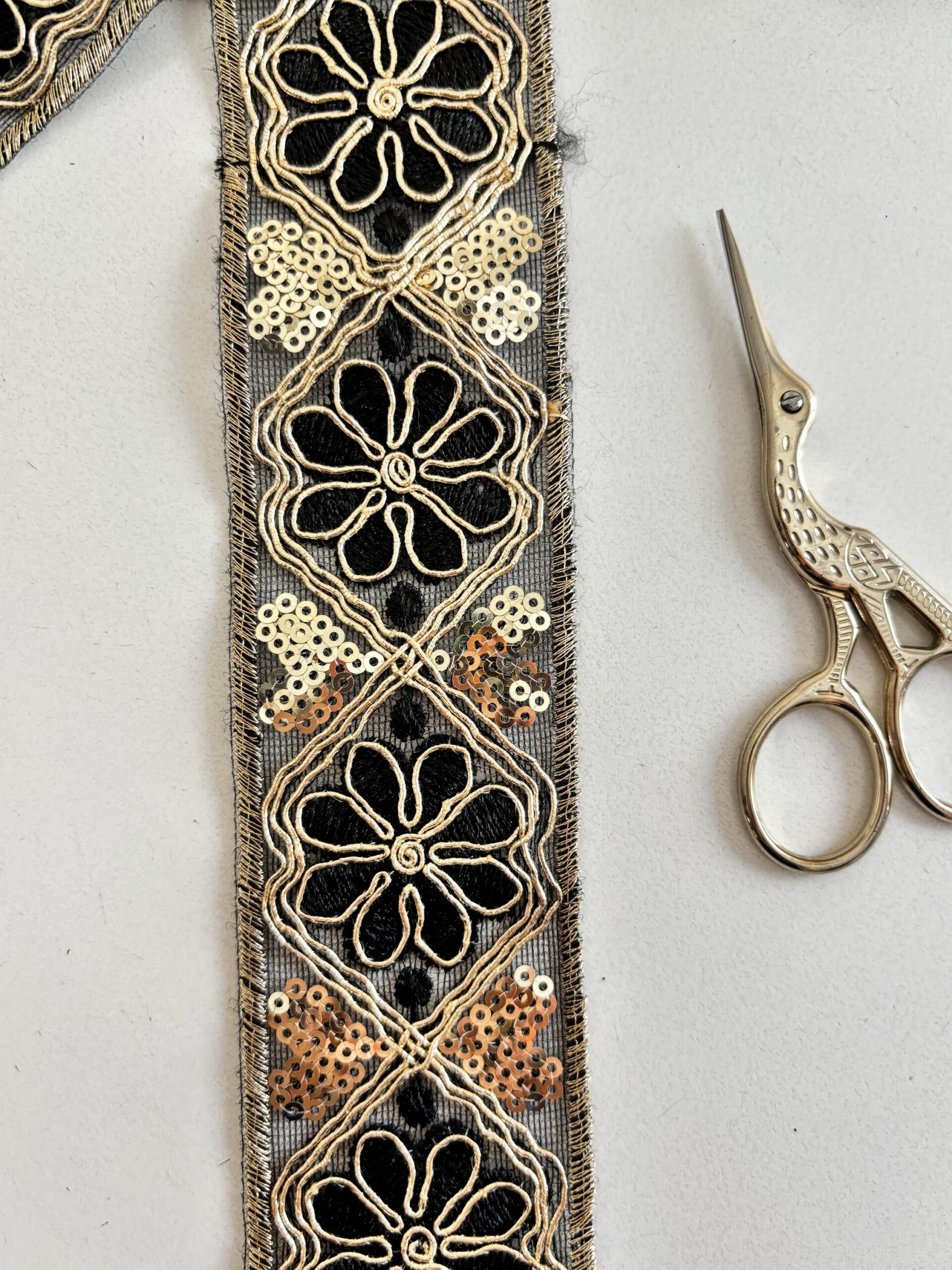 Negro y dorado 🌸✨ - Imagen 2