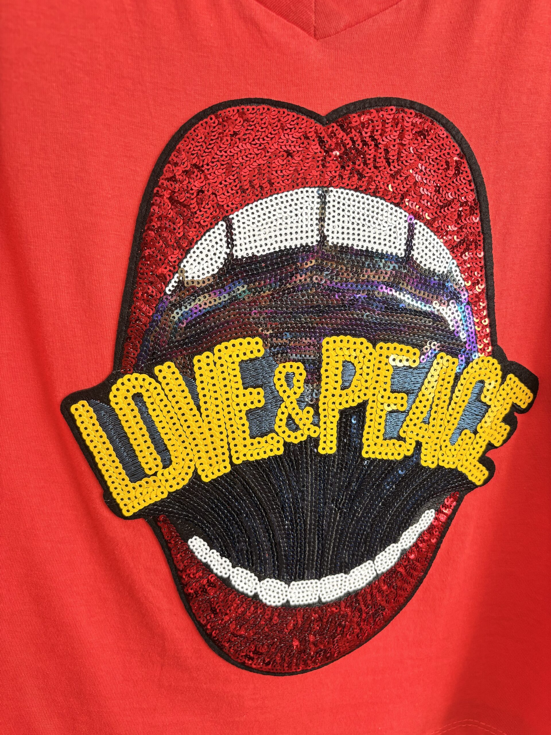 Love & Peace - Imagen 2